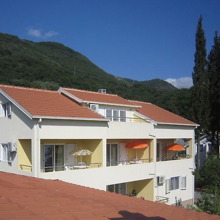 Apartments Viktoria Teodo Esterno foto