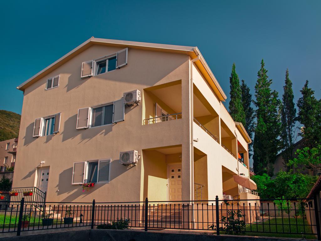 Apartments Viktoria Teodo Esterno foto